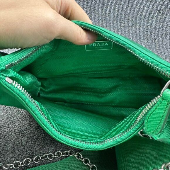 PRADA Re-edition Green W/P Nylon Shoulder Bag ccofb799-102525 - Picture 12 of 14